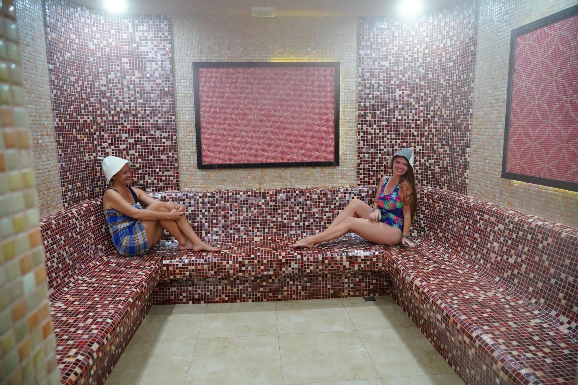 Sun City Hotel & Spa Нафталан Екстериор снимка